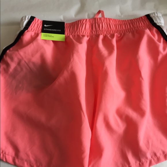 Nike girls shorts Large - Picture 9 of 9